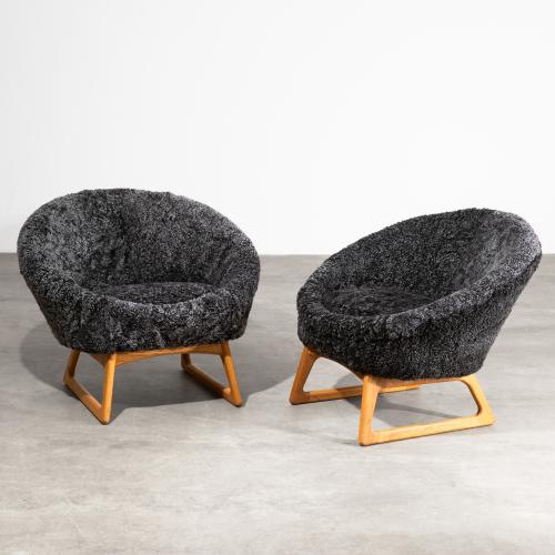 2 lounge chairs model 57A