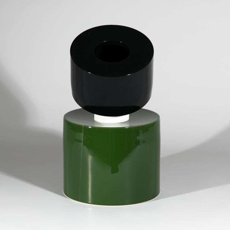 Bild 1 zu Objekt, Keramikobjekt / Vase Modell Justine, Ettore Sottsass, Manufacture Nationale de S&egrave;vres, K-16B 771