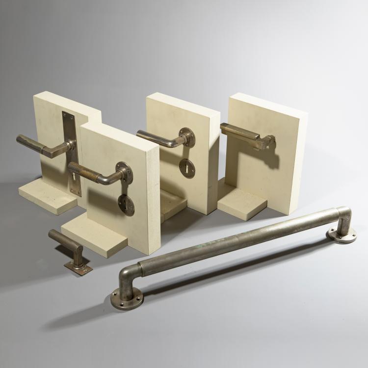 Hauptbild zu Objekt, 4 T&uuml;rdr&uuml;cker Sets, Fensterriegel, T&uuml;rdr&uuml;ckerstange, Walter Gropius,Ferdinand Kramer,Adolf Meyer, K-16B 536