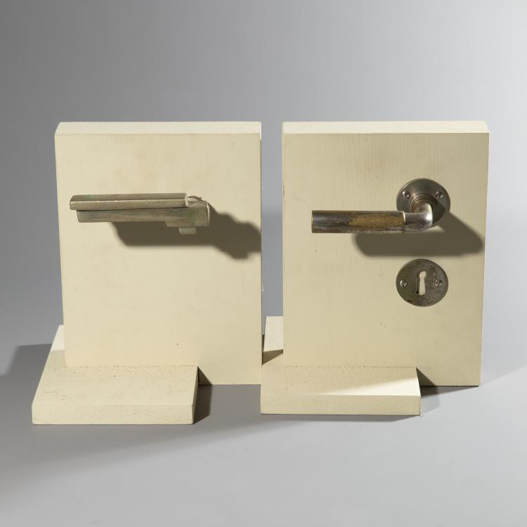 Bild 2 zu Objekt, 4 T&uuml;rdr&uuml;cker Sets, Fensterriegel, T&uuml;rdr&uuml;ckerstange, Walter Gropius,Ferdinand Kramer,Adolf Meyer, K-16B 536