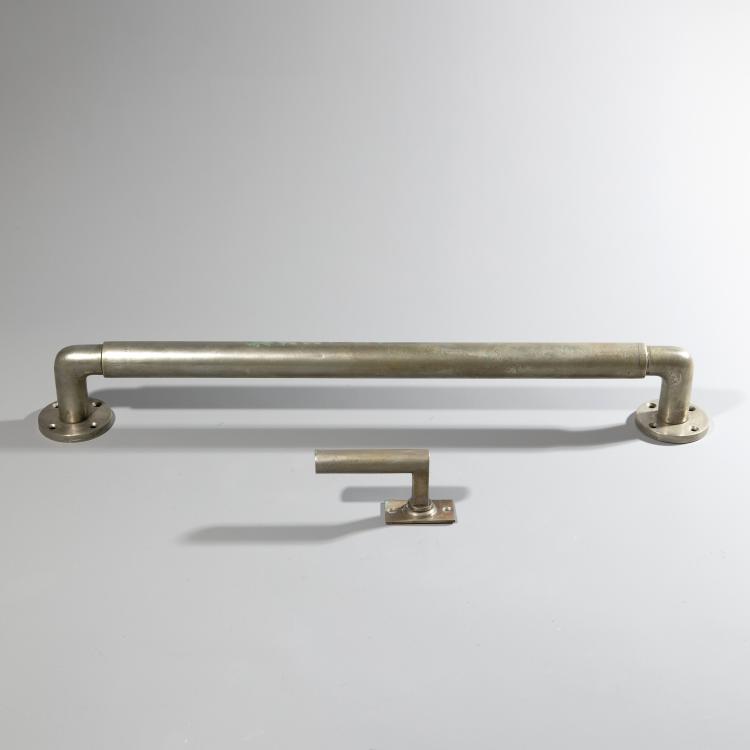 Bild 3 zu Objekt, 4 T&uuml;rdr&uuml;cker Sets, Fensterriegel, T&uuml;rdr&uuml;ckerstange, Walter Gropius,Ferdinand Kramer,Adolf Meyer, K-16B 536