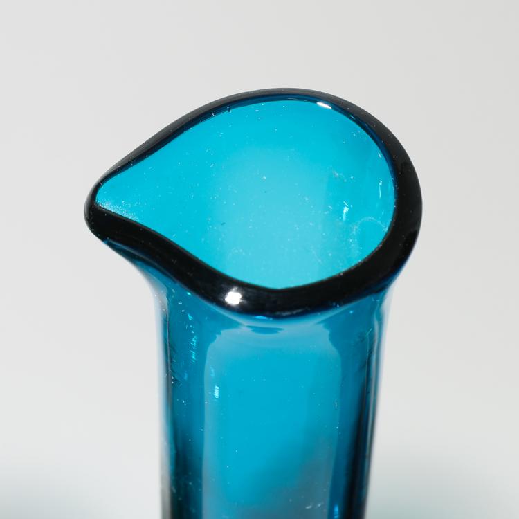 Bild 2 zu Objekt, 11 Flaschenvasen, Nanny Still McKinney, Riihim&auml;en Lasi Oy, Finnland, K-16B 674