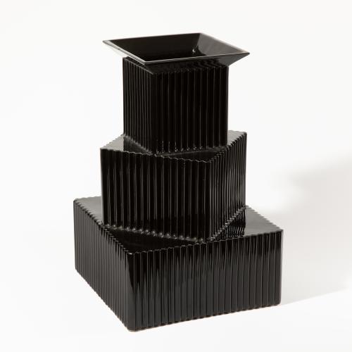 Vase Model Jet Black