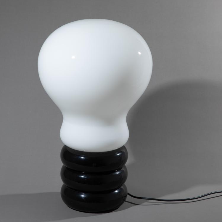 Bild 1 zu Objekt, Tisch- Bodenleuchte Modell Giant Bulb, Ingo Maurer, Design M, K-17 397