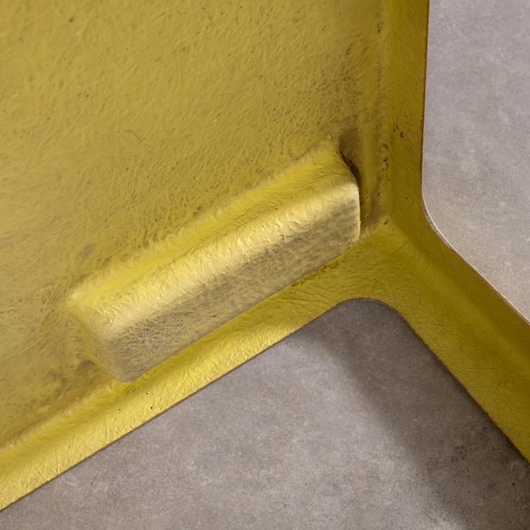 Bild 2 zu Objekt, Fiberglas Schreibtisch und Bank f&uuml;r Kinder, K-16O 52