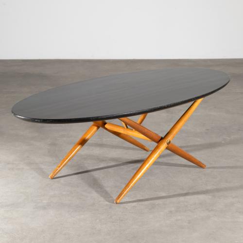 Ovaler Coffee Table