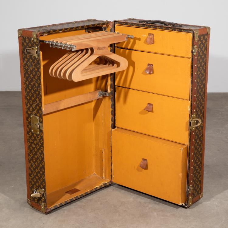 Hauptbild zu Objekt, Antiker Louis Vuitton 'Monogram Canvas' &Uuml;berseekoffer, 1920er Jahre, Louis Vuitton, Paris, K-17 55