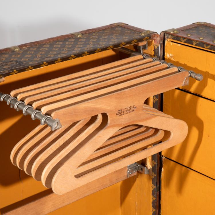 Bild 1 zu Objekt, Antiker Louis Vuitton 'Monogram Canvas' &Uuml;berseekoffer, 1920er Jahre, Louis Vuitton, Paris, K-17 55