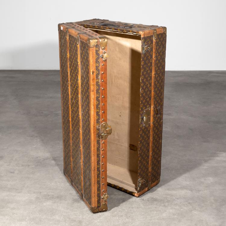 Hauptbild zu Objekt, Antike Louis Vuitton 'Monogram Canvas' Reisetruhe, 1920er Jahre, Louis Vuitton, Paris, K-17 56