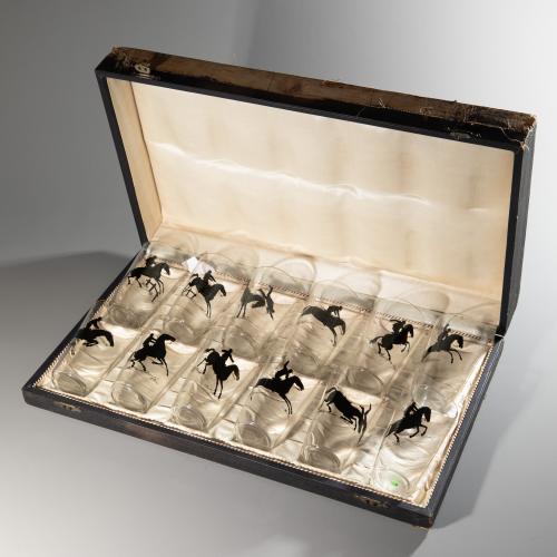 12 Trinkbecher im Originaletui, um 1900