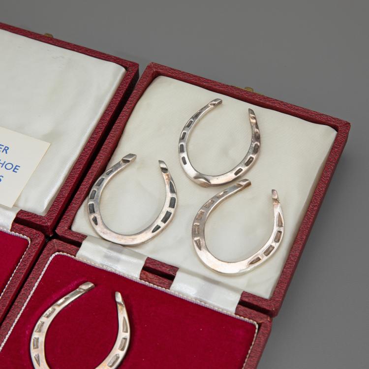 Bild 3 zu Objekt, 29 Serviettenhalter in Hufeisenform, um 1940er-1970er Jahre, Gro&szlig;britannien/Great Britain, K-17 129