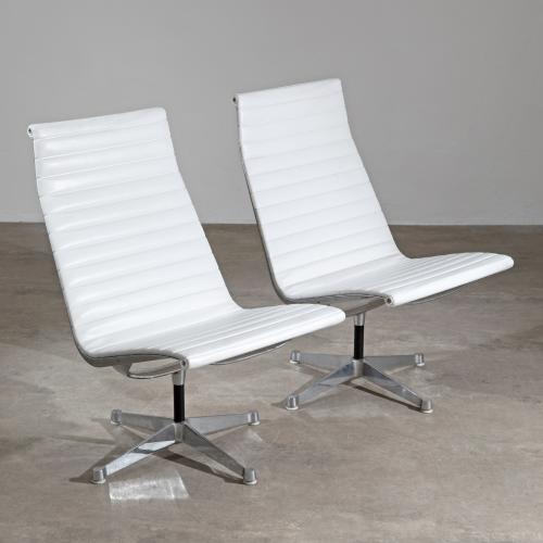 Zwei Aluminium Group Lounge Chairs Modell EA 116