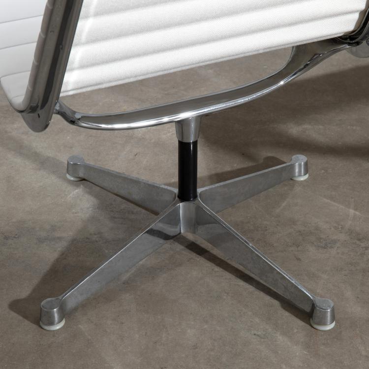 Bild 3 zu Objekt, Zwei Aluminium Group Lounge Chairs Modell EA 116, Charles & Ray Eames, Vitra Design, Weil am Rhein, K-17 438