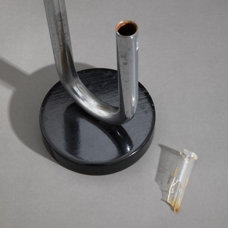 Bild 3 zu Objekt, Rare steel tube vase, Thonet, K-17 370