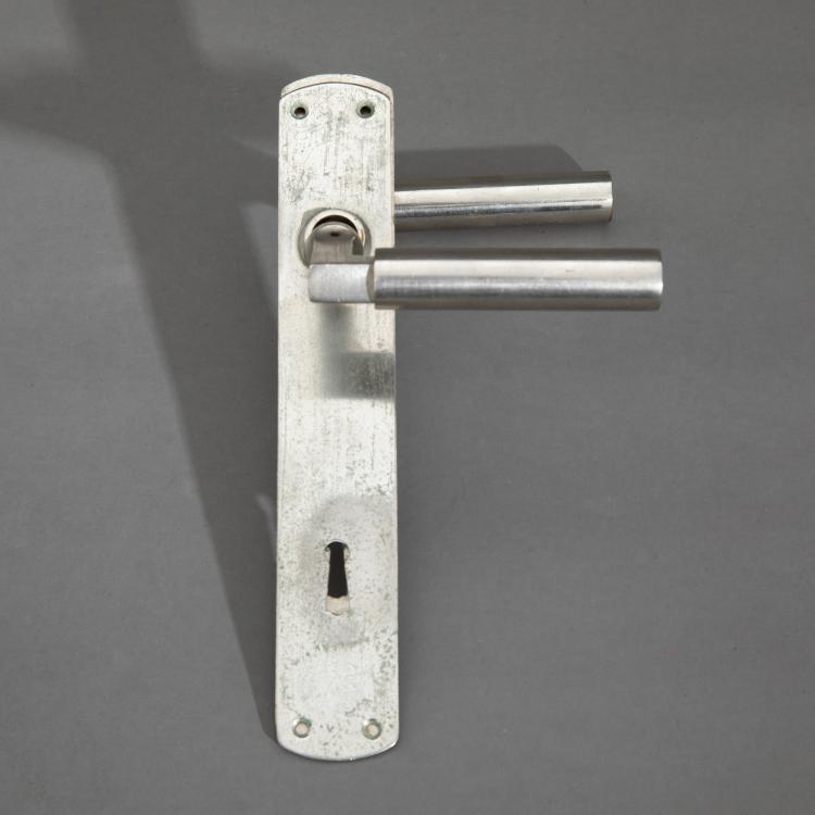 Bild 2 zu Objekt, 4 door handle sets with long backplate, Walter Gropius, K-17 359