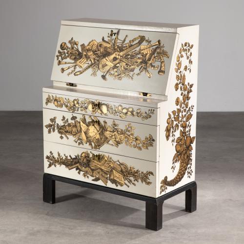 Früher Sekretär Modell Panoplie