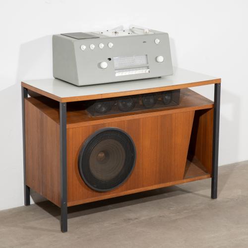 Phono-radio combination Studio 1 with floorstanding speaker L3
