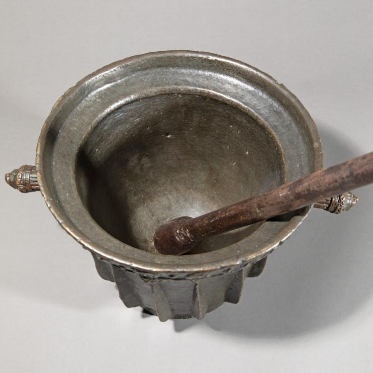 Bild 3 zu Objekt, Gro&szlig;er M&ouml;rser mit Pistill, dat. 1443, Florenz/Florence, K-17 12