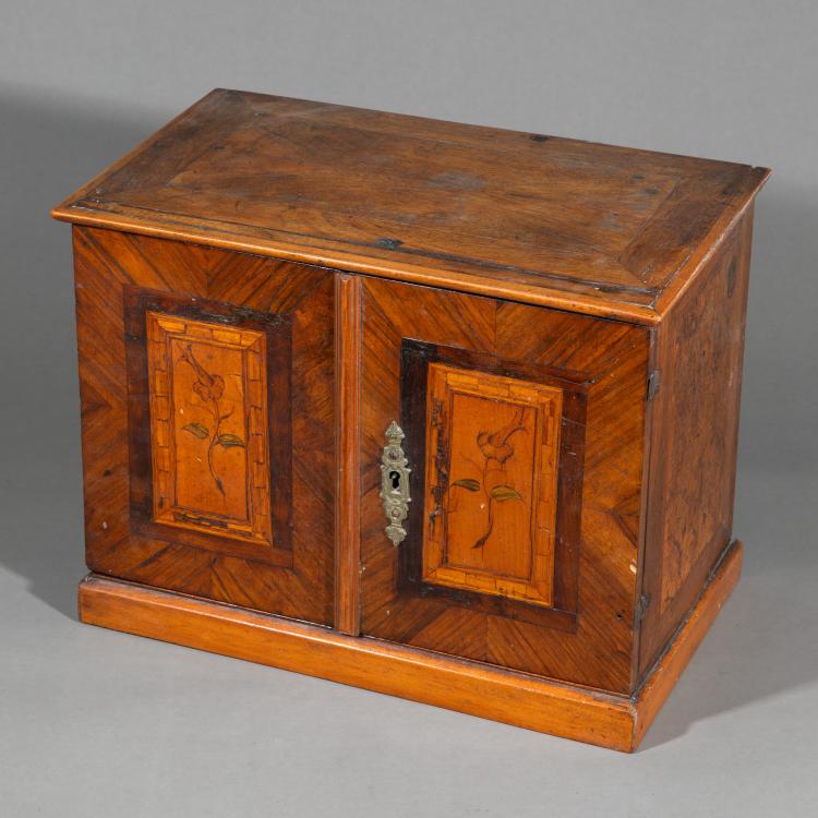 Bild 1 zu Objekt, Kleiner Kabinettkasten, 16./17. Jh., Innsbruck, K-17 11