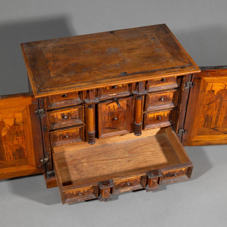 Bild 3 zu Objekt, Kleiner Kabinettkasten, 16./17. Jh., Innsbruck, K-17 11