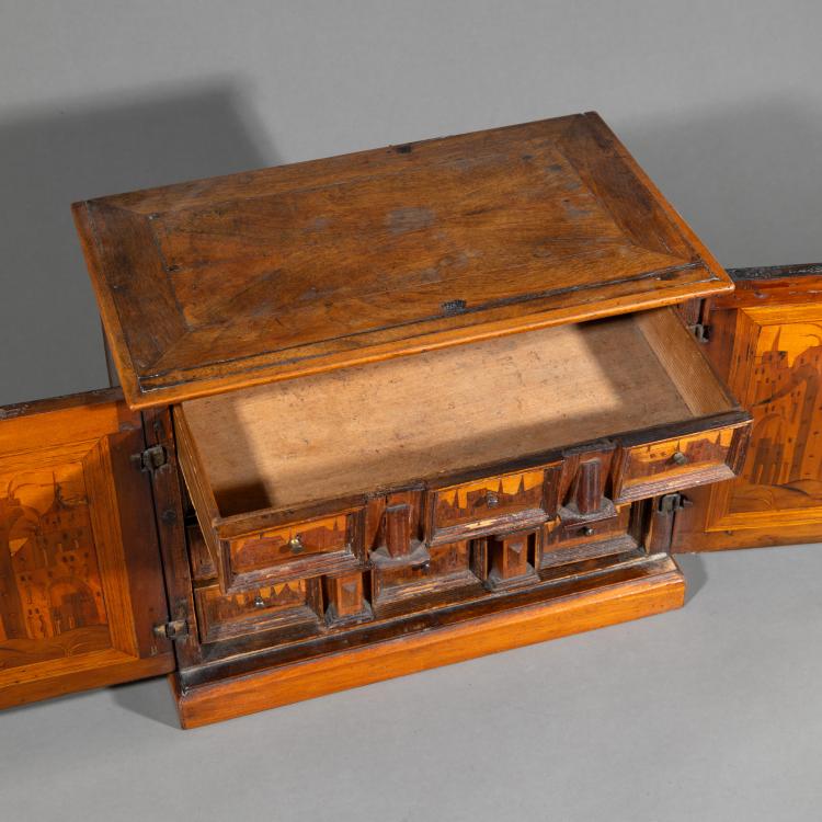 Bild 5 zu Objekt, Kleiner Kabinettkasten, 16./17. Jh., Innsbruck, K-17 11