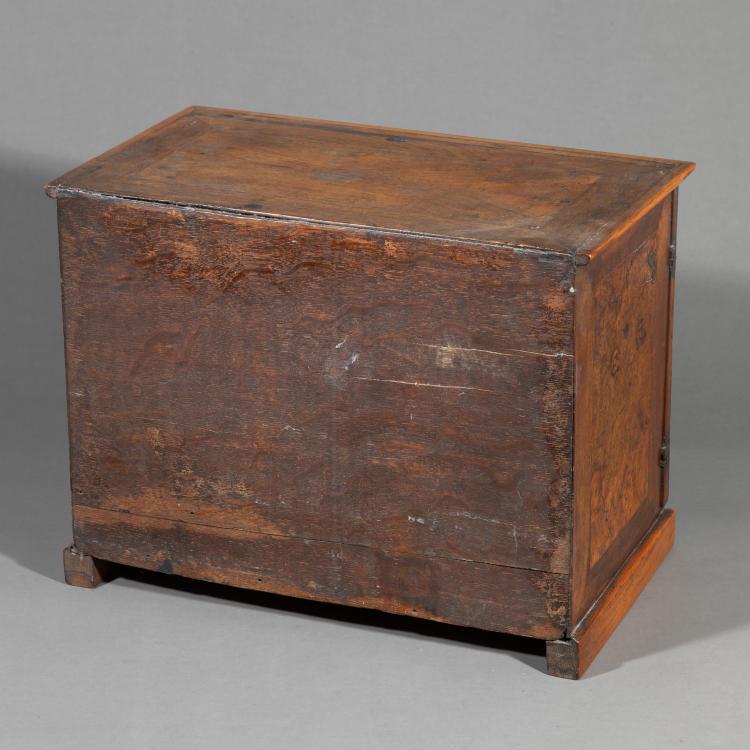 Bild 6 zu Objekt, Kleiner Kabinettkasten, 16./17. Jh., Innsbruck, K-17 11