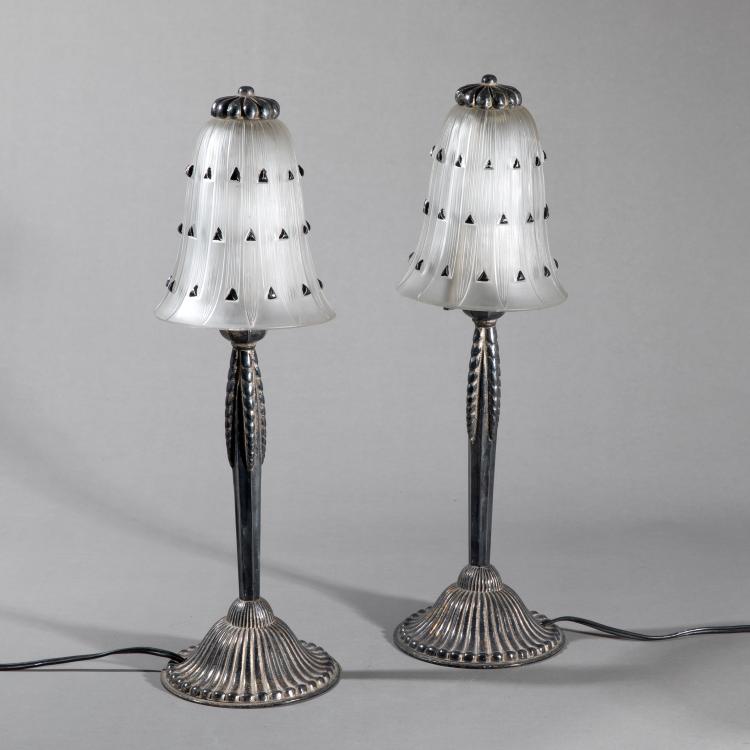 Hauptbild zu Objekt, Zwei Tischleuchten mit Schirm 'Bellis' von Ren&eacute; Lalique, um 1926, Ren&eacute; Lalique, Frankreich; Lalique, Wingen-sur-Moder, K-17 64