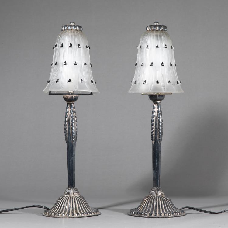 Bild 1 zu Objekt, Zwei Tischleuchten mit Schirm 'Bellis' von Ren&eacute; Lalique, um 1926, Ren&eacute; Lalique, Frankreich; Lalique, Wingen-sur-Moder, K-17 64