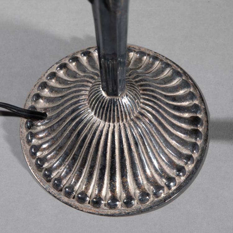 Bild 4 zu Objekt, Zwei Tischleuchten mit Schirm 'Bellis' von Ren&eacute; Lalique, um 1926, Ren&eacute; Lalique, Frankreich; Lalique, Wingen-sur-Moder, K-17 64