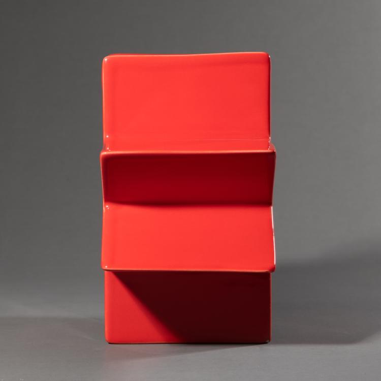 Bild 2 zu Objekt, Vase Modell HSING in Rot, Ettore Sottsass, Anthologie Quartett, Bad Essen, K-17 555