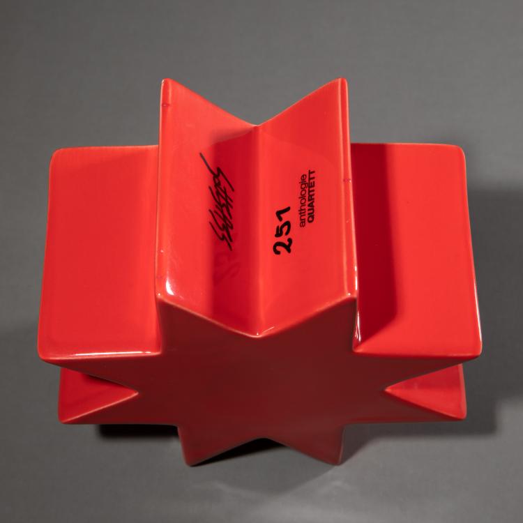 Bild 3 zu Objekt, Vase Modell HSING in Rot, Ettore Sottsass, Anthologie Quartett, Bad Essen, K-17 555