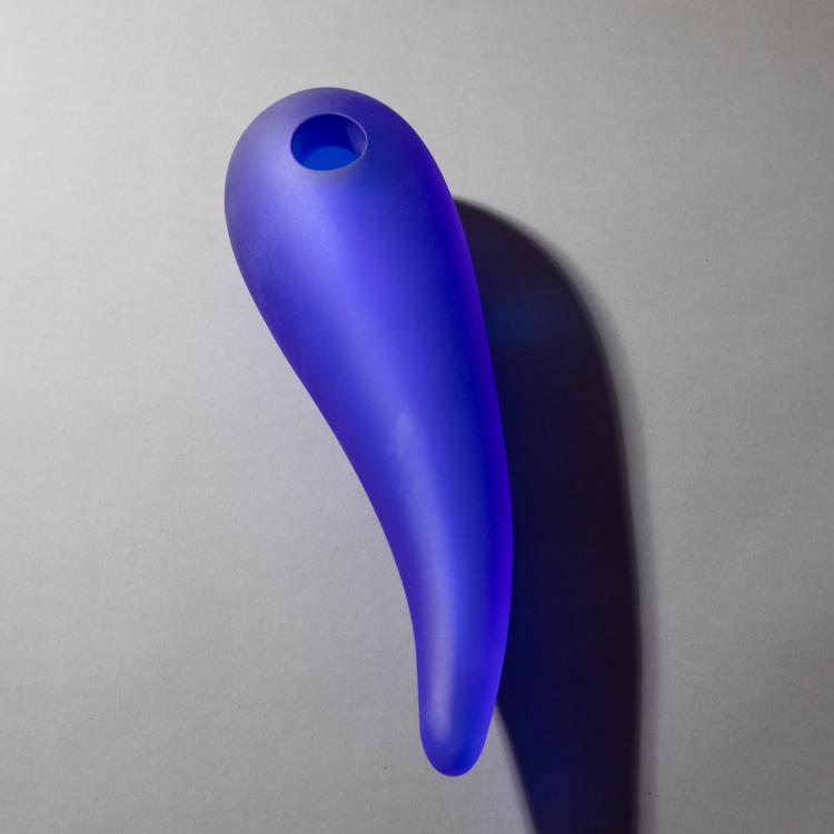 Bild 3 zu Objekt, Vase Modell Etranget&eacute;, Philippe Starck, Daum, Paris, K-17 646
