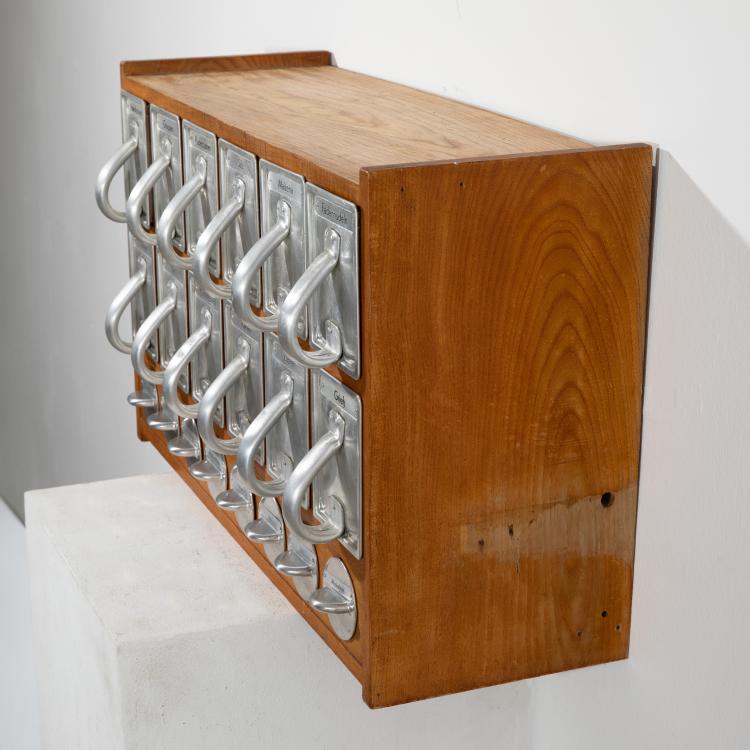 Bild 2 zu Objekt, Storage cupboard from a Frankfurt kitchen, Margarete Sch&uuml;tte-Lihotzky, K-17 362