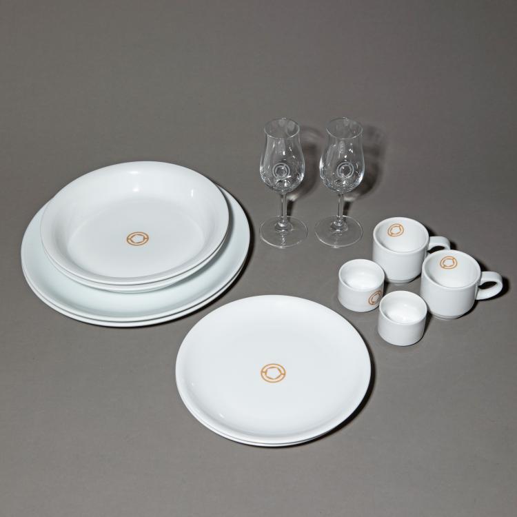 Hauptbild zu Objekt, Geschirr aus dem Caf&eacute; der Documenta 8 Kassel  + signiertes Buch Pentagon Informal Design,  Pentagon, Eschenbach Bavaria, K-17 585