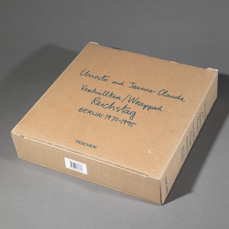 Bild 1 zu Objekt, Taschen catalog 'Wrapped Reichstag. Berlin 1971&ndash;1995', 1996,  Christo und Jeanne Claude, Taschen Verlag, K&ouml;ln, K-17 287
