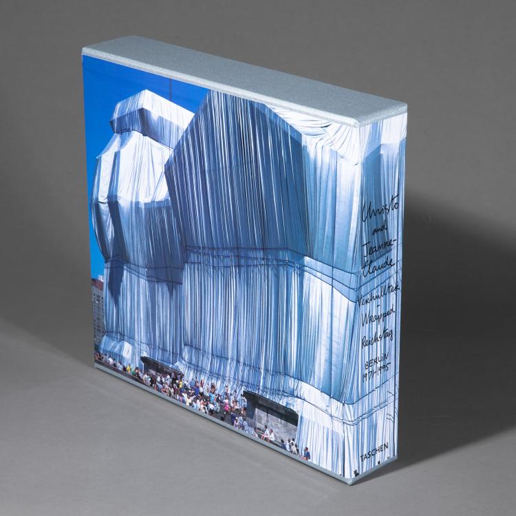 Bild 2 zu Objekt, Taschen catalog 'Wrapped Reichstag. Berlin 1971&ndash;1995', 1996,  Christo und Jeanne Claude, Taschen Verlag, K&ouml;ln, K-17 287