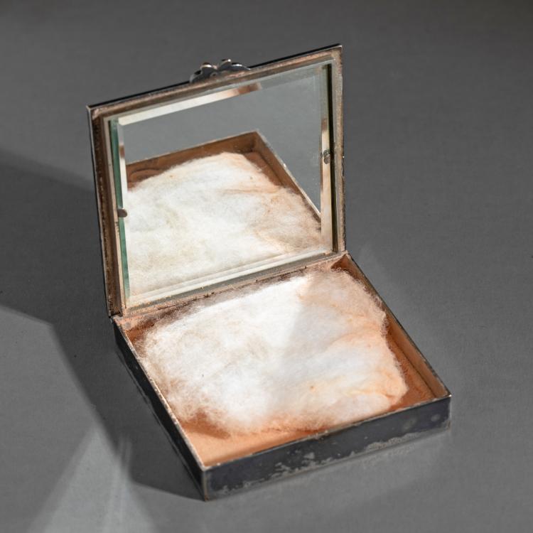 Bild 3 zu Objekt, Puderdose, Line Vautrin, K-17 136