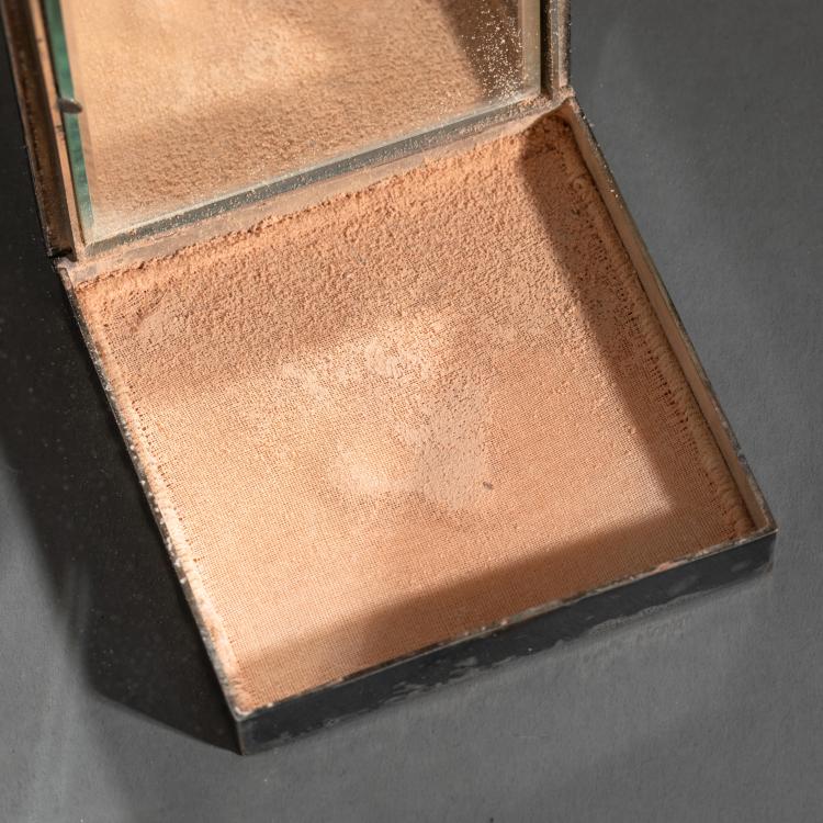 Bild 4 zu Objekt, Puderdose, Line Vautrin, K-17 136
