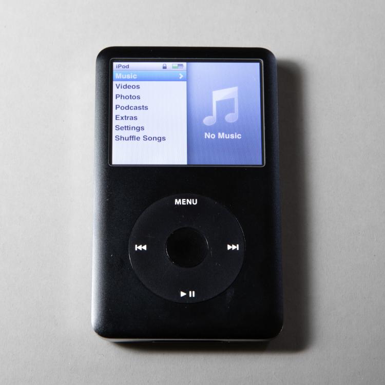 Bild 5 zu Objekt, Model T 31 Portable Radio + 80 GB iPod, Dieter Rams, Braun AG, Frankfurt am Main, Apple, Cupertino, K-18 426