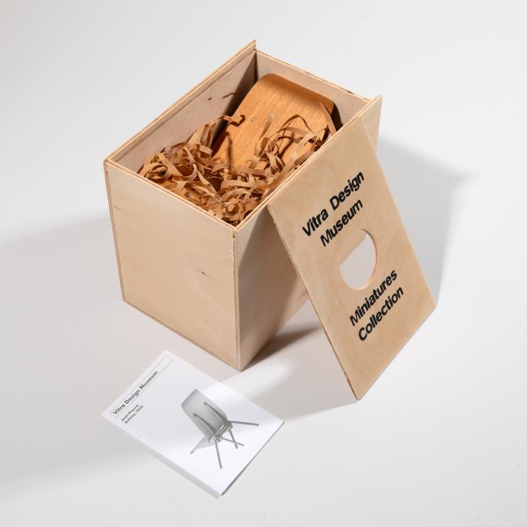 Bild 6 zu Objekt, Furniture from the Miniatures Collection, Achille Castiglioni,Frank O. Gehry,Shiro Kuramata,George Nelson,Jean Prouv&eacute;, Vitra Design Museum, Weil am Rhein, K-18 505