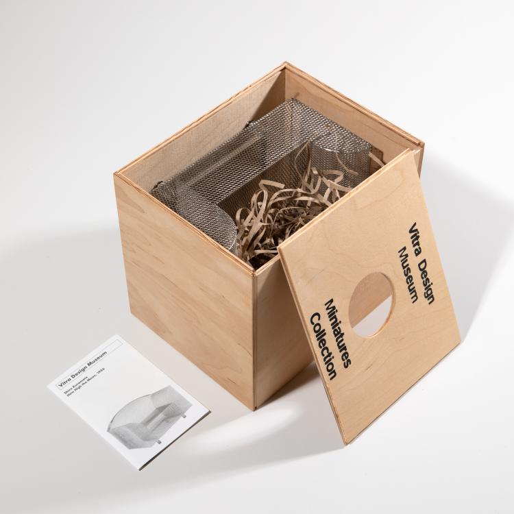 Bild 8 zu Objekt, Furniture from the Miniatures Collection, Achille Castiglioni,Frank O. Gehry,Shiro Kuramata,George Nelson,Jean Prouv&eacute;, Vitra Design Museum, Weil am Rhein, K-18 505