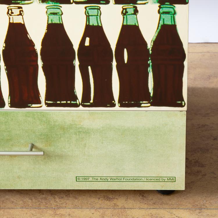 Bild 4 zu Objekt, Limited-Edition Bar Cabinet Model Coca-Cola Bottles, Andy Warhol (after), K-18 707