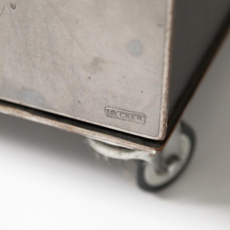 Bild 4 zu Objekt, Console Table on Casters, Hermann Becker, Hermann Becker Stahlm&ouml;bel, K-18 697