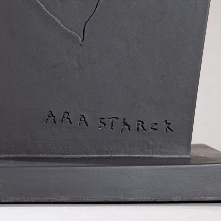Bild 1 zu Objekt, Stool Model Ara, Philippe Starck, V.I.A. - Valorisation de l'innovation dans l'ameublement, Paris, K-18 678